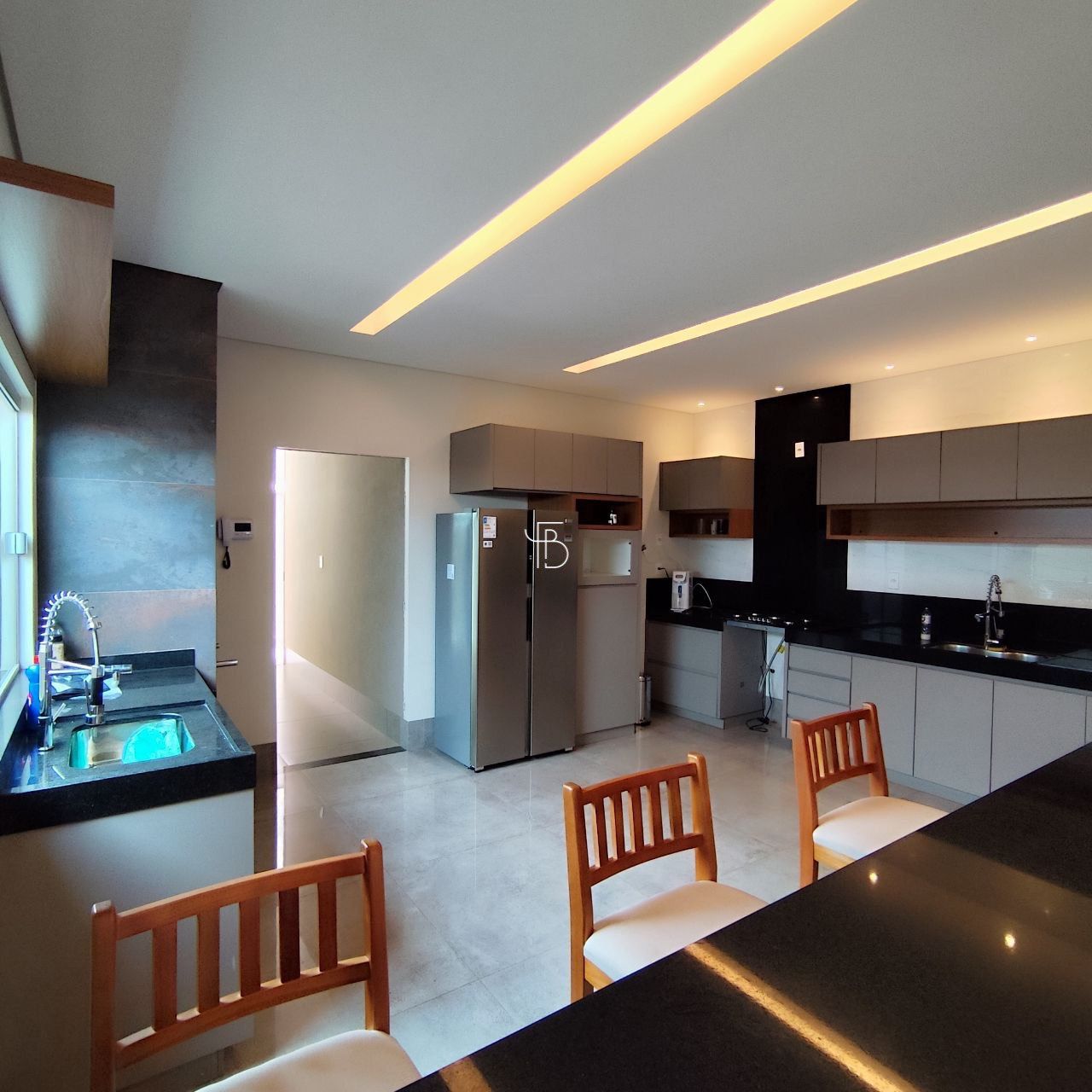 Casa contemporânea com 3 suítes e piscina, foto 9